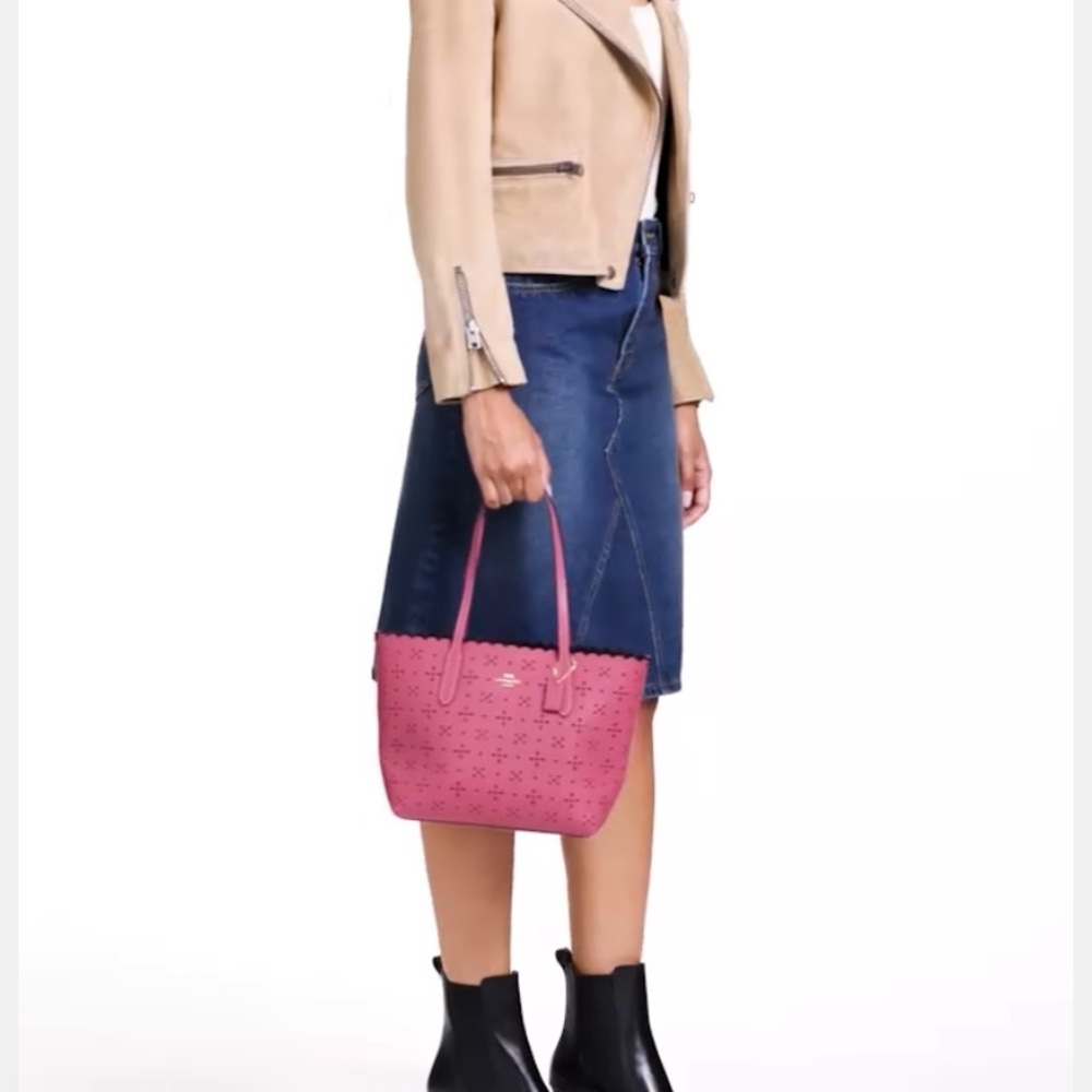 Floral Cutout COACH TOTE - Picture 6 of 7